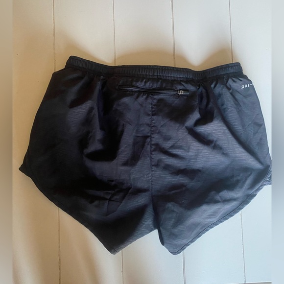 Women’s Nike shorts - Picture 4 of 5